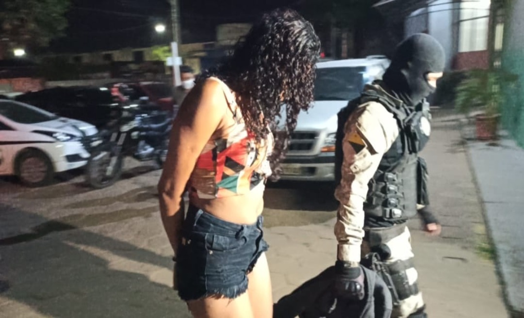 Mulher é presa ao vender drogas no canal do Ivete Vargas, em Rio Branco 